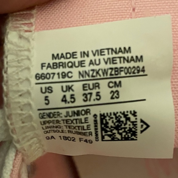 SOLD Women’s’ Converse Sneakers - Picture 14 of 15